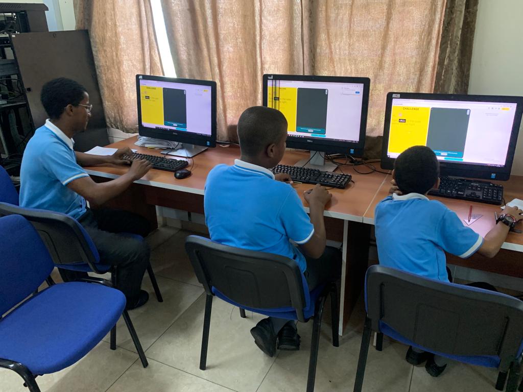 🇰🇪 Day 4 of #CodeWeekKenya and we're just getting started! 🚀 Today marks the midpoint of this incredible event. Don't miss out on the chance to level up your coding skills and connect with fellow tech enthusiasts. 🌐👩‍💻

📢 Sign up now for a week filled with workshops, coding