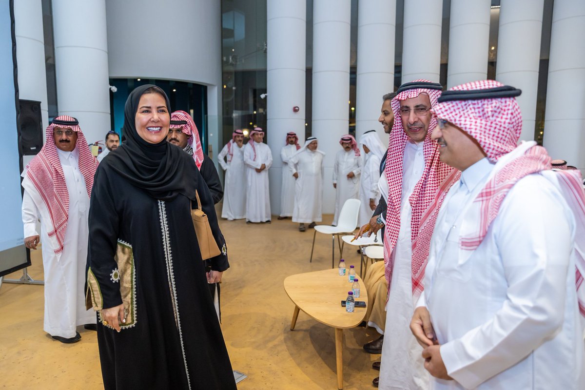 أتقدم بمعونات لدعم العائلات المحتاجه ولفتح المشاريع الصغيرة والنتوسطة ولقضاء الدين والزواج والعلاج وبناء البيوت #اتشرف_بكم_جميعاً🌹