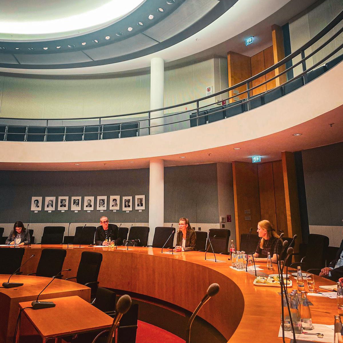 BrandenburgSPDimBundestag (@spd_lg_bb) on Twitter photo Gute Diskussion zur Krankenhausfinanzierungsreform + Zwischenfinanzierung mit Bund, Land &Kommune. Die Reform ist wichtig und notwendig. Der ländliche Raum muss unterstützt werden. Mitarbeitende brauchen gute Arbeitsbedingungen. Alle brauchen Planungssicherheit! <a href="/Dr_Pantazis/">Dr. Christos Pantazis MdB</a> Gute Diskussion zur Krankenhausfinanzierungsreform + Zwischenfinanzierung mit Bund, Land &Kommune. Die Reform ist wichtig und notwendig. Der ländliche Raum muss unterstützt werden. Mitarbeitende brauchen gute Arbeitsbedingungen. Alle brauchen Planungssicherheit! <a href="/Dr_Pantazis/">Dr. Christos Pantazis MdB</a>