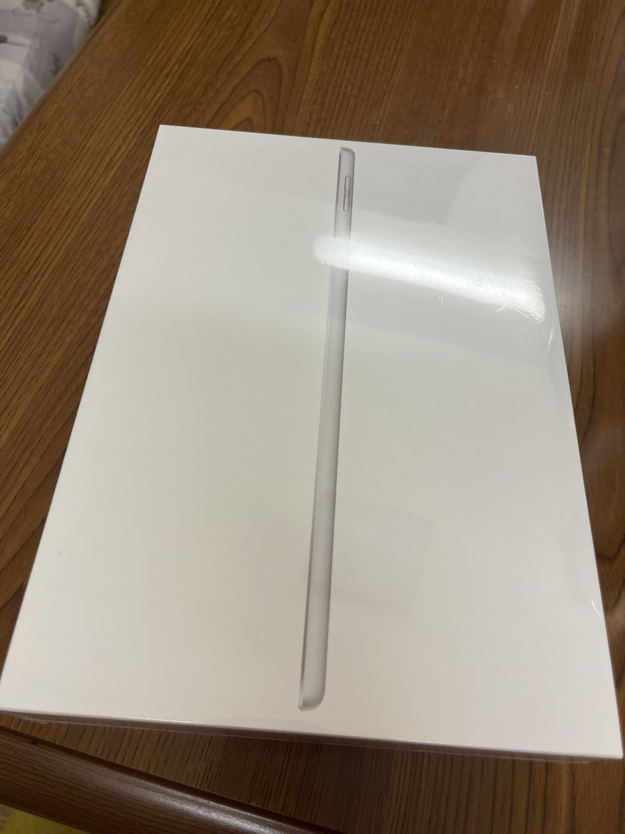mah0830's tweet photo. iPad買って貰った😊
旦那さん。ありがとう🍀 https://t.co/nJEziGyYV3
