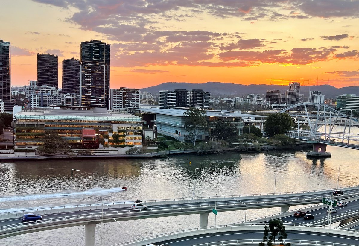 It's great to be back in Brisbane at the University of Queensland to participate in a fascinating 2-day 'Digital Humanitarianism Scenario Lab' w/ amazing colleagues - and well worth getting up at 4am this morning to be here! Huge thanks to the organisers, including <a href="/SebKaempf/">Sebastian Kaempf</a>. 🙏