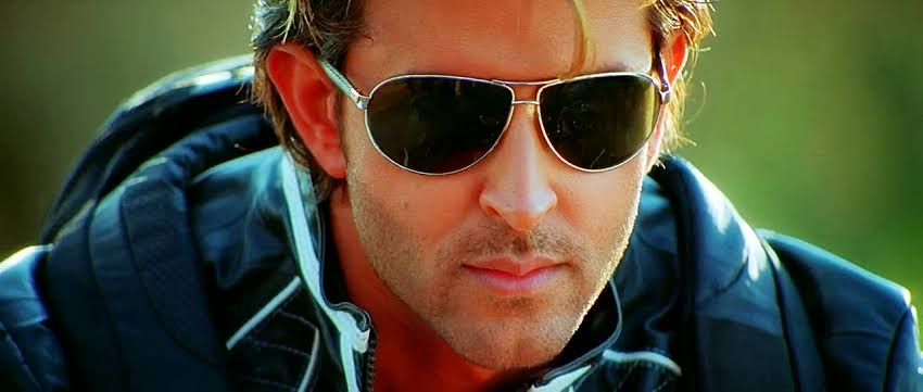 WVish_Official's tweet photo. Yes, I agree that #ShahRukhKhan𓃵 is the biggest superstar from India, but people who believe that he is the last one, they either don't know about #HrithikRoshan𓃵 or they are just biased.
It's definitely Hrithik, who is the last of the stars. https://t.co/tKSKD8HzCC
