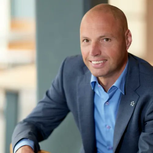 VanWonen heeft als eerste gebiedsontwikkelaar in Nederland een ESG-score verkregen. Hoe hebben zij de ESG-ambities in hun organisatie geïntegreerd? Dat hoort u van Marcel de Ruiter, manager ESG bij VanWonen, op ESG &amp; Vastgoed NL 2023. buff.ly/3sYMP9U