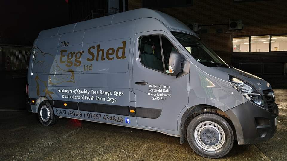 dsignstudio1992's tweet photo. This established business decided to get their new delivery van branded, and I've got to say, it's not one you come across very often!
Hopefully, it's helping their business with the difficult times the industry is going through at the moment!
@Metamarkuk #M7gold #DSignStudio https://t.co/c538zlLLAj