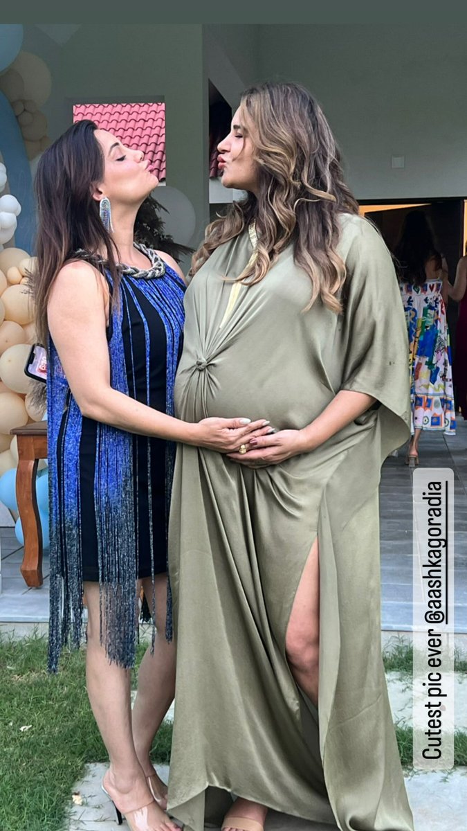 DelhiTimesTweet's tweet photo. Can't get over #AashkaGoradia & #BrentGlobe's baby shower pictures
.
.
.
#aashkagoradia #brentglobe #babyshower #mommytobe #daddytobe #parentstobe #tinadatta #dollytilanibhatter https://t.co/lrCSNHQJzh