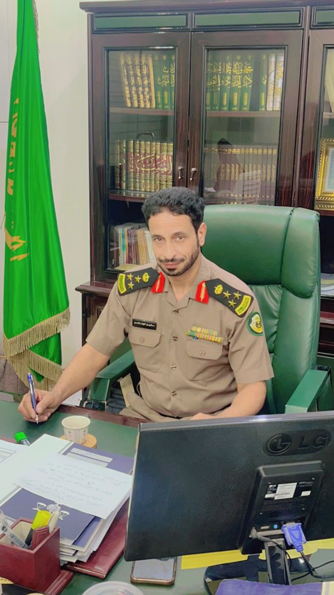 abdah898's tweet photo. يتقدم منبر عبدة بالتهاني والتبريكات 

بمناسبة صدور القرار  السامي 

بترقية العقيد صالح خليف الشمري

الى رتبة عميد بمرور الرياض 

سائلين الله له التوفيق لخدمة دينه ومليكه ووطنه https://t.co/frKSHLNDVm