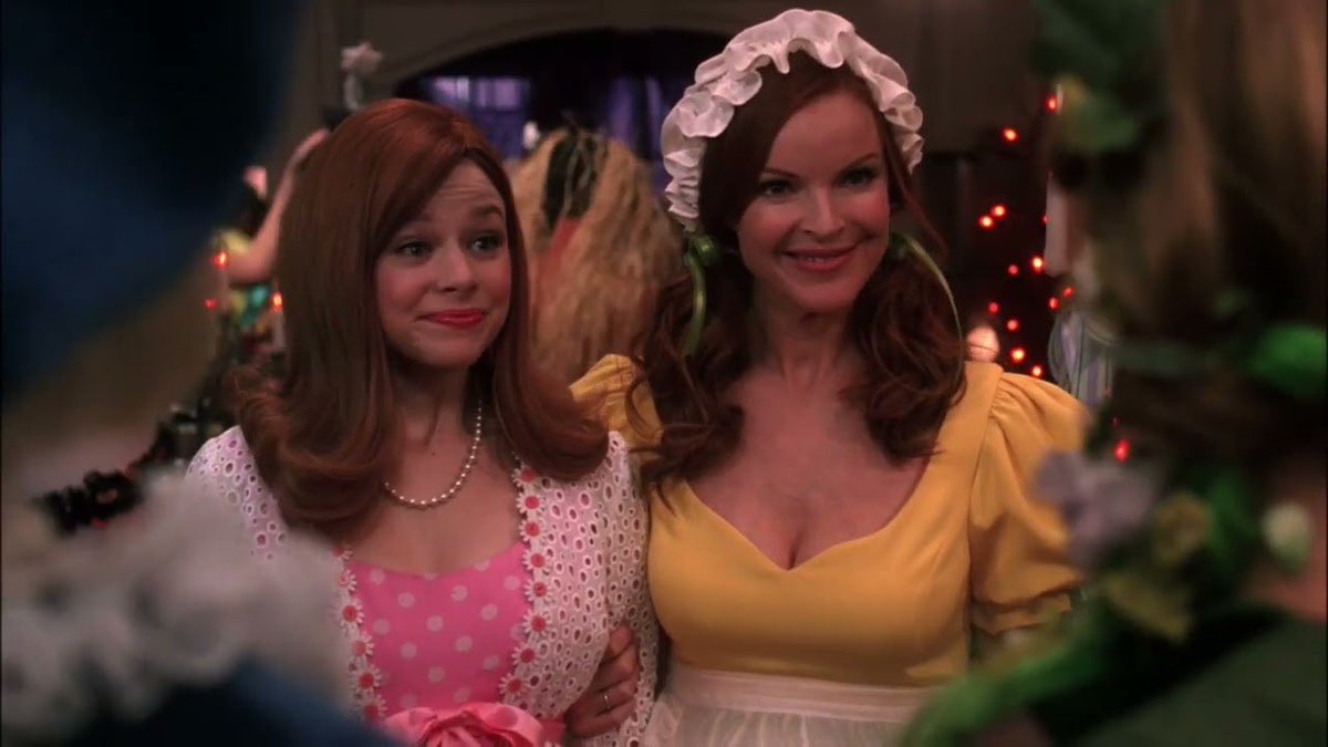 OreshaBlu's tweet image. It’s HALLOWEEN SEASON BITCH