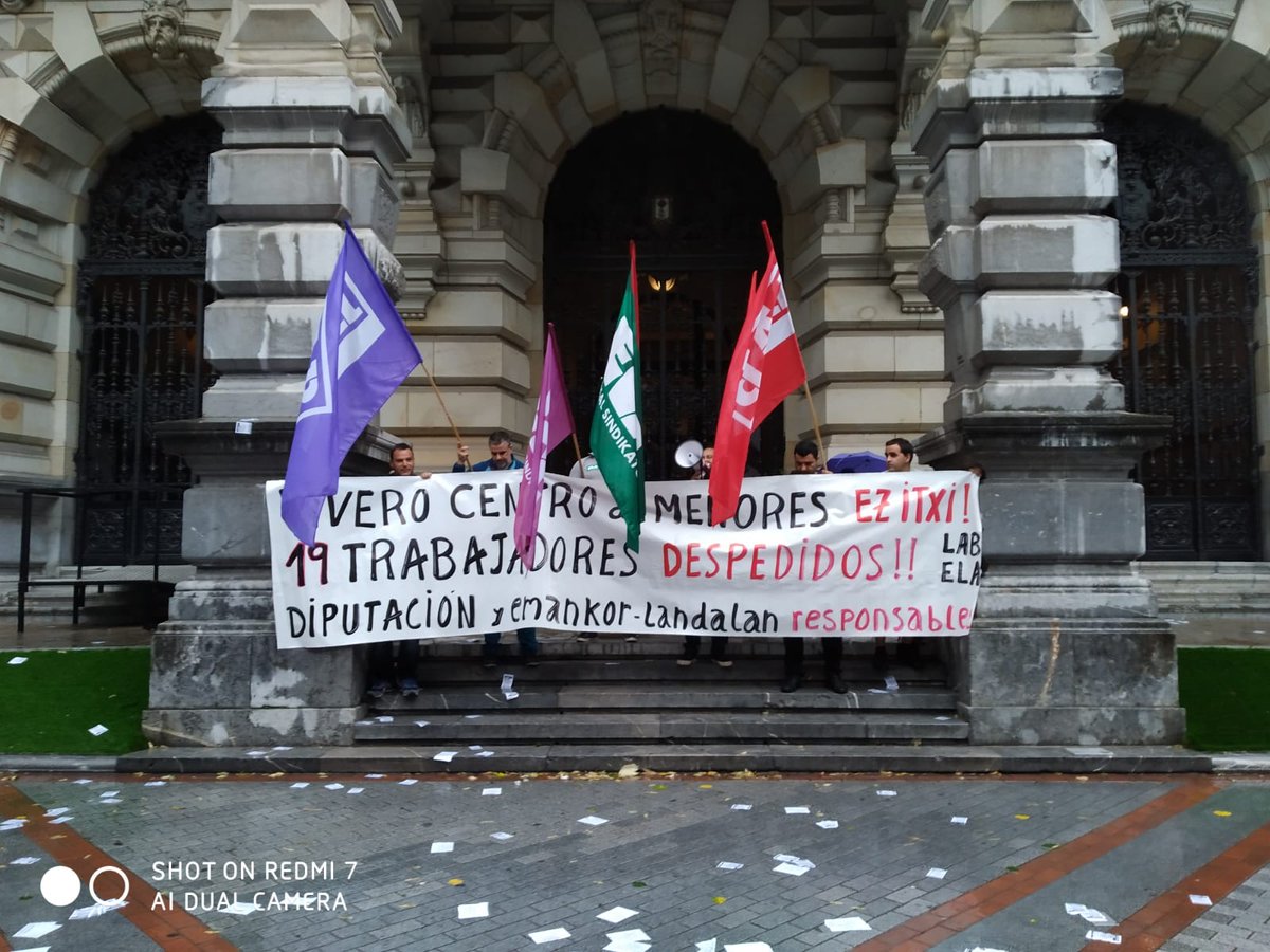 📸Continúan las movilizaciones contra el cierre del centro de menores del Vivero y el despido de los y las trabajadoras.

La Diputación y Landalan son responsables de los despidos y el empeoramiento de las condiciones. 

Exigimos que se garantice un servicio público y de calidad.