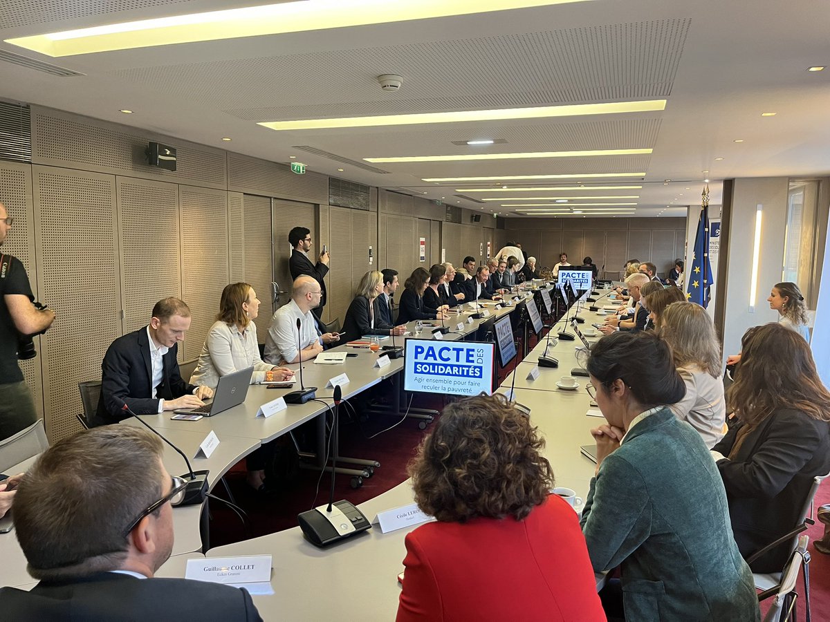 ElsaCHANTEREAU's tweet photo. C’est parti pour la réunion multisecteur du #pactedessolidarites sous l’égide d’@auroreberge ♾️@ilec_asso pour aller encore ➕loin, partager nos forces, #Innover dans la #solidarité et lutter contre la précarité. La #beauté et l’#hygiène, plus que jamais essentielles ! #dons https://t.co/Rhyyvw9fKE