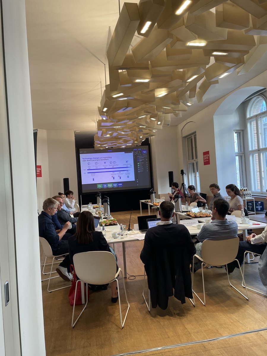 Heute fand im <a href="/ECDigitalFuture/">Einstein Center Digital Future</a> das #DatenFrühstück der Stiftung Datenschutz statt (<a href="/DS_Stiftung/">Stiftung Datenschutz</a>). ECDF-Professor <a href="/MaxGrafenstein/">maxgrafenstein@gmx.de</a> (<a href="/UdK_Berlin_/">Universität der Künste Berlin</a>) gab den Gästen einen Impulsvortrag zum Privacy Enhancing Technologies als Chance für den #Datenschutz. 

#digitalfuture