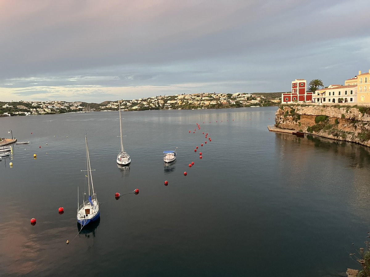 Estamos en <a href="/Escoladesalut/">Escola de Salut Pública de Menorca</a> en Menorca en un interesantísimo encuentro de <a href="/sespas/">SESPAS</a> sobre comunicación en Salud Pública con maestras de la comunicación con <a href="/MontDeMont/">Montserrat Dominguez</a> <a href="/carolina_jaque/">Carolina Jaque</a> <a href="/pampanilla/">Pampa G. Molina</a> y muchas más! ❤️
Gracias @mfranco_uah por la maravilla de organización!