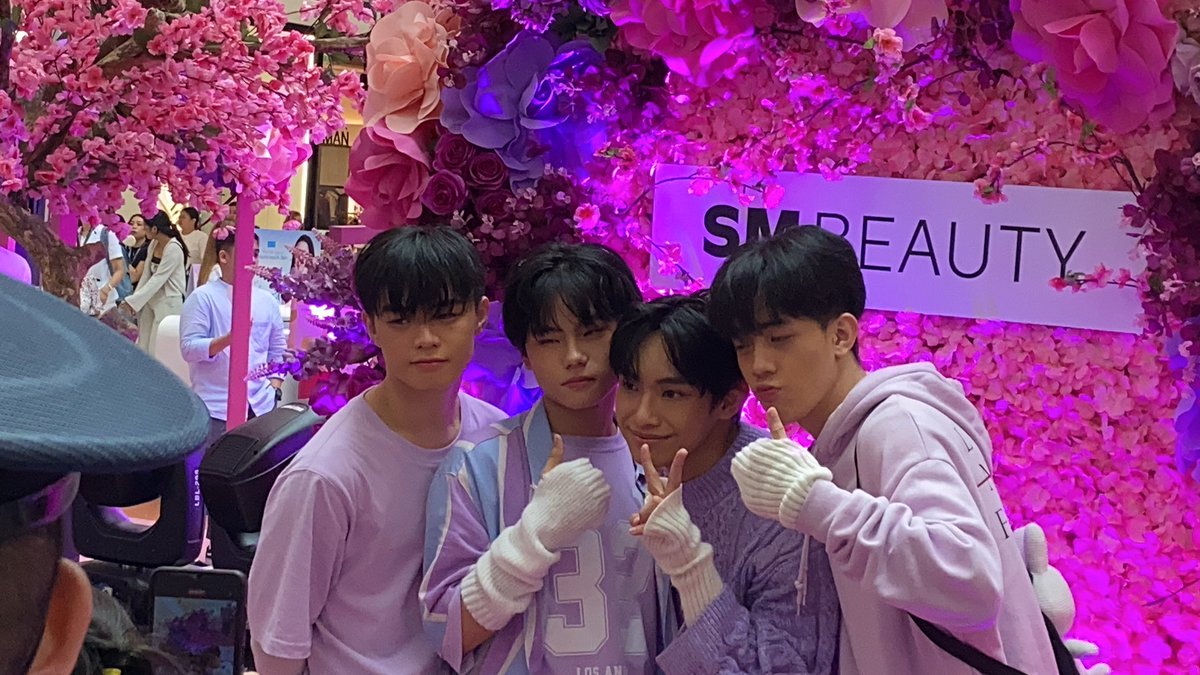 ajaavst's tweet photo. Hello @RX931, DJ Rico and to the student jocks π Good afternoon! Our team is tuned in~
We would like to request for βHanyβ by AJAA~ if you still donβt have it on your rotation, we hope you could add it sometime! ππππ
#AJAA @AJAAofc
π·οΈ #IAmAMonster #RXRequest https://t.co/rf9InJIHtB