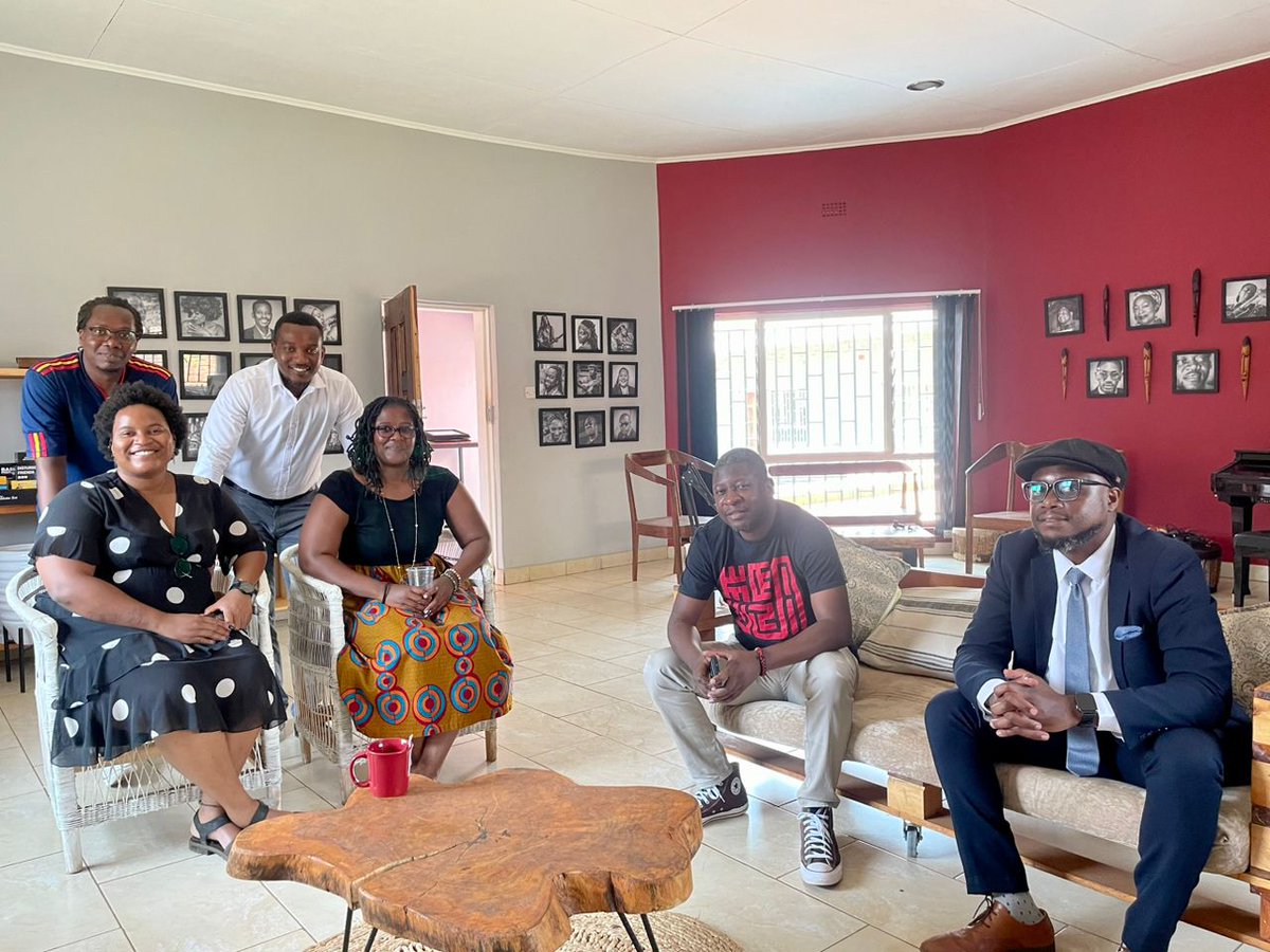 soulamp_ent's tweet photo. Soulamp and Kweza Konnects... Connected😉. The two teams met today to discuss collaborating to support Malawian’s up and coming talents, big plans in the works. A big shout out to the Kweza team for their support! #SoulArtReach #COSOMA #CopyrightFund https://t.co/vg0nyndbrA