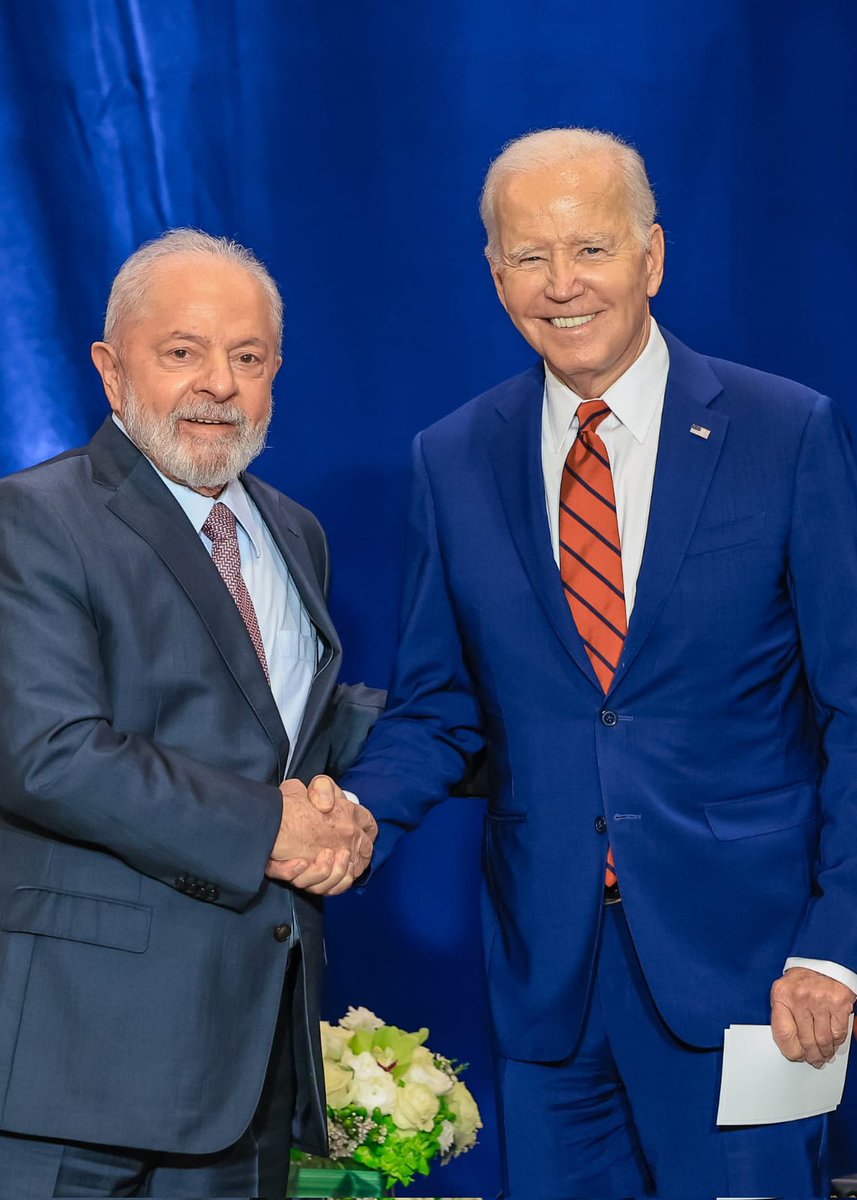 Lula e Biden lançaram a Coalizão Global pelo Trabalho, defendendo garantias para trabalhadores de aplicativos e medidas que valorizam o papel central dos trabalhadores na construção de um mundo sustentável, democrático, equitativo e pacífico.
O maior líder mundial <a href="/LulaOficial/">Lula</a>.