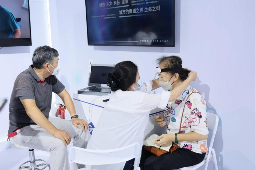 Genertec_Global's tweet photo. #WorldAlzheimersDay📅 #Genertec has intensified its focus on Alzheimer's disease, ramping up efforts in screening, treatment, rehabilitation and daily care to improve patients' well-being. #GoodTechnologyGoodLife #healthcare https://t.co/ElSs6PXnf9