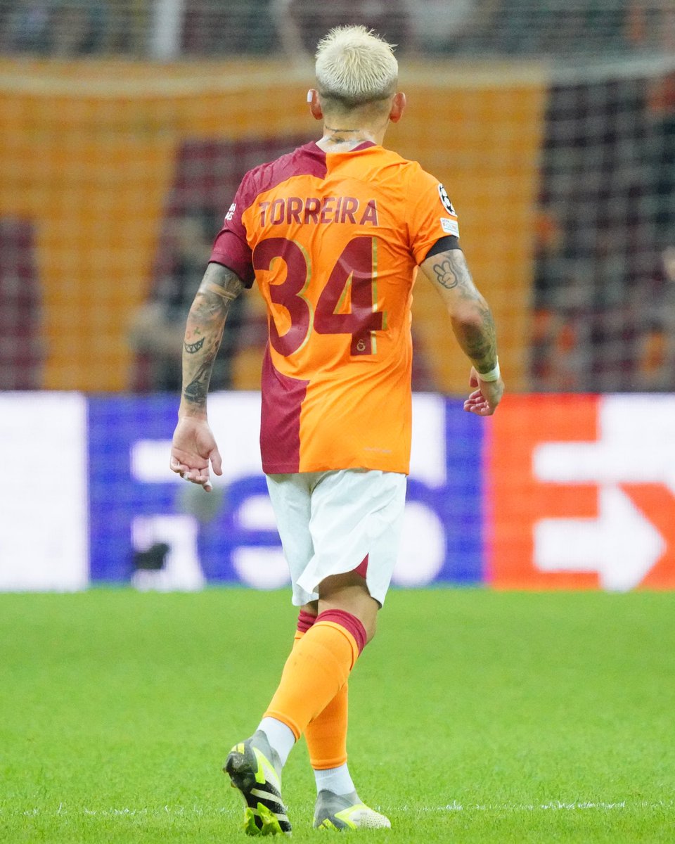 Elijo siempre con orgullo jugar para estos colores 💛❤️ @GalatasaraySK #LT34 🐜🇺🇾