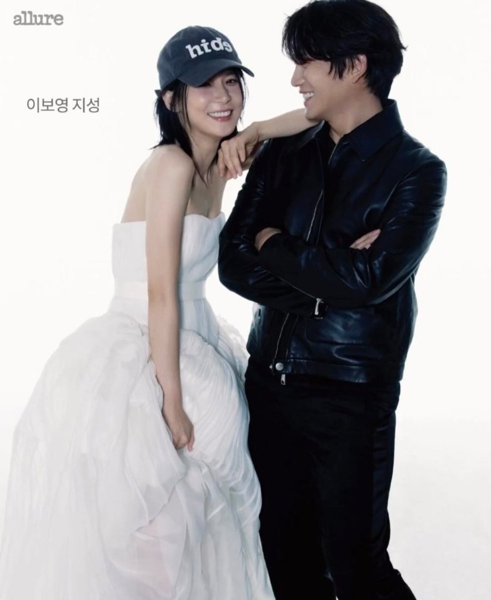 SevdanGozyas's tweet photo. Happy 10th wedding anniversary to Ji Sung Lee Bo Young, they are so beautiful.💗💗 https://t.co/6u7eCI9Edo