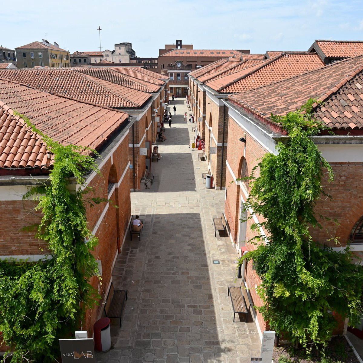 Ca’ Foscari e <a href="/ENGIEitalia/">ENGIE Italia</a> insieme per l’efficientamento energetico, con interventi su oltre 20 sedi dell’Ateneo che garantiranno una notevole riduzione dei consumi e un taglio di 2.500 tonnellate di CO2 in atmosfera.  

🔎 Leggi la news: bit.ly/CF-Engie