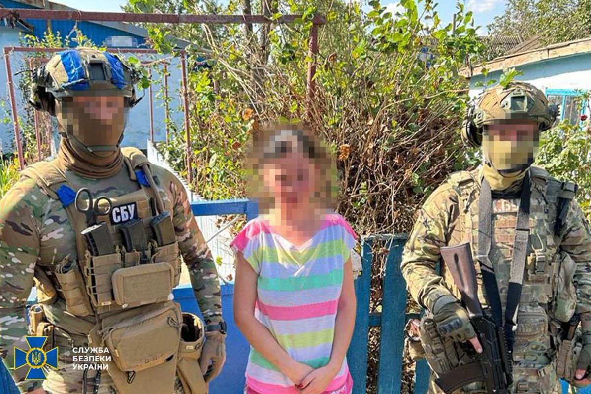 Zlatti_71's tweet photo. The SBU reported on the detention of an entire family of “collaborators” in the Kherson region, who, according to the agency, “helped Russia hold a referendum”

Residents of the Berislavsky district were detained: a mother and daughter. It is reported that they were “appointed” to the Russian “election commission” of one of the local villages. They were charged with treason.

Source: https://t.co/2ii6CGHtst