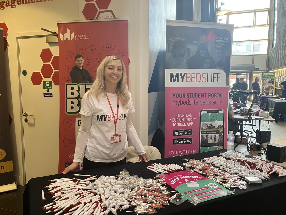 🚨 Calling all @uniofbeds students! Pop along and see us at the #Luton Freshers Fayre today from 11am - 3pm and grab a FREE #podcast lolly, sweets & pens! 🍬🥳 #WelcomeWeek #Freshers #FreshersWeek