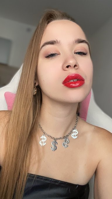 My red lips make u crazy https://t.co/imzT0fpeKL