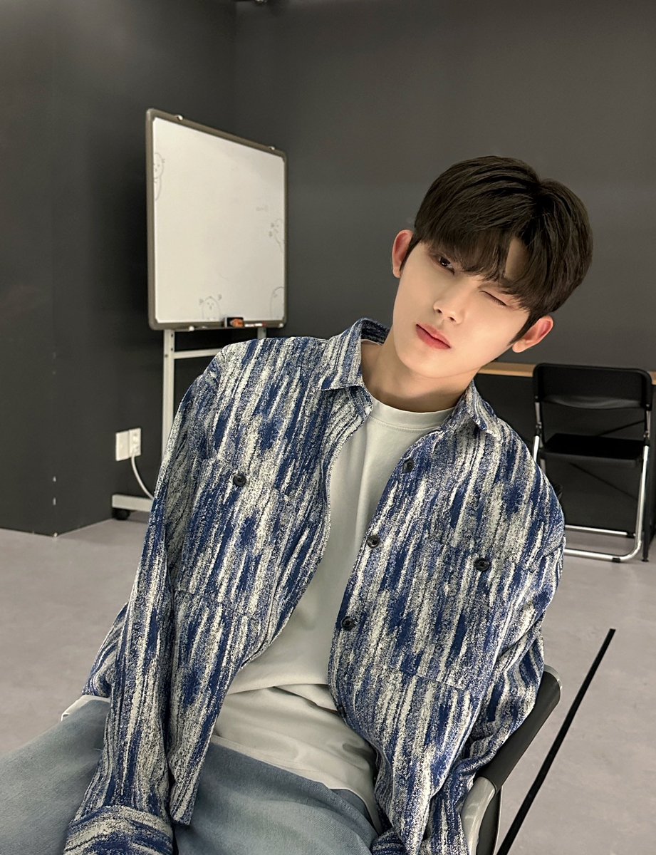 thewind004's tweet photo. 최한빈의 흑발은 혁명이다..
진짜 너무너무 이뻐 한빈아 😭❤️

[#최한빈] 오늘도 돌아온 한비니 입니다!!
흑발 사진을 조금 남겨보고 싶어서 사진 찍어봤어요!! 잘 나왔죠!!ㅎㅎ

#더윈드 #THEWIND #CHOIHANBIN https://t.co/qZc0Z6xLt3