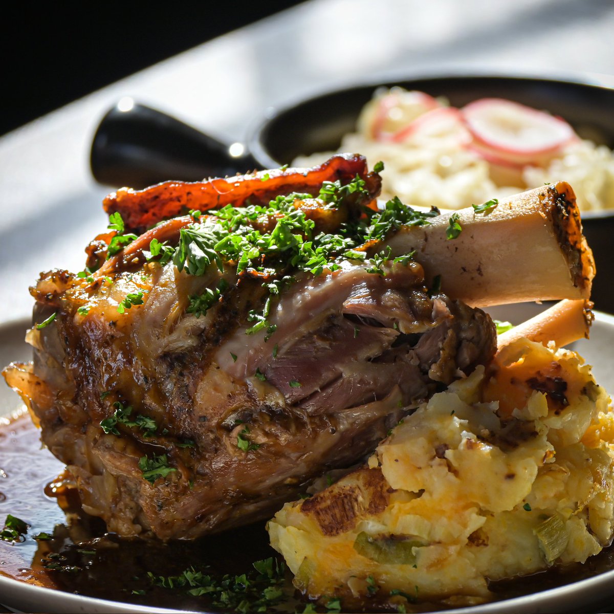 huissouthsea's tweet image. 🇩🇪 NEW SPECIAL! 🇩🇪

SCHWEINSHAXE  Pork knuckle, served with an Oktoberfest beer sauce made with caramelised onions, apples and wholegrain mustard

#oktoberfest #germanfood #eatingout #restaurant #pub #bar #craftbeerbar #belgianbar #hampshire #portsmouth #southsea #huissouthsea