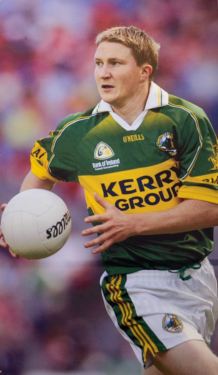 fitzgeraldstad's tweet image. Our gallery just got a whole lot more legendary with the addition of an icon: Mike Frank Russell! 🏐⭐
His contributions to the game are no secret. Let's shower him with likes and comments as a tribute to his remarkable career. 👏👑
#Legend #GAAHero #MikeFrankRussell #GAA