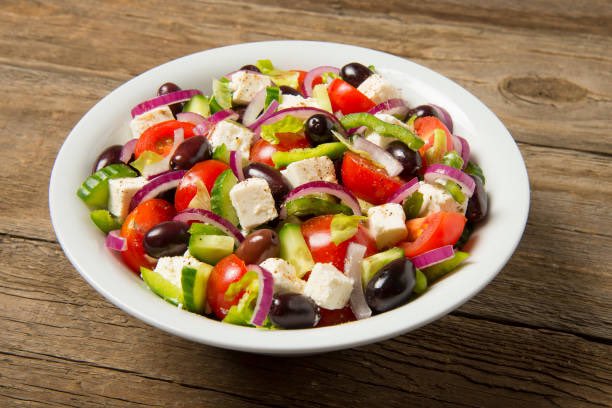 RECIPE: tinasrecipe.com/post/Greek-sal…
This Greek salad is super healthy and the ideal summer side dish! Made with just a few ingredients but yet incredibly flavorful, refreshing and delicious. 
#greeksalad #sidedish #summerrecipe