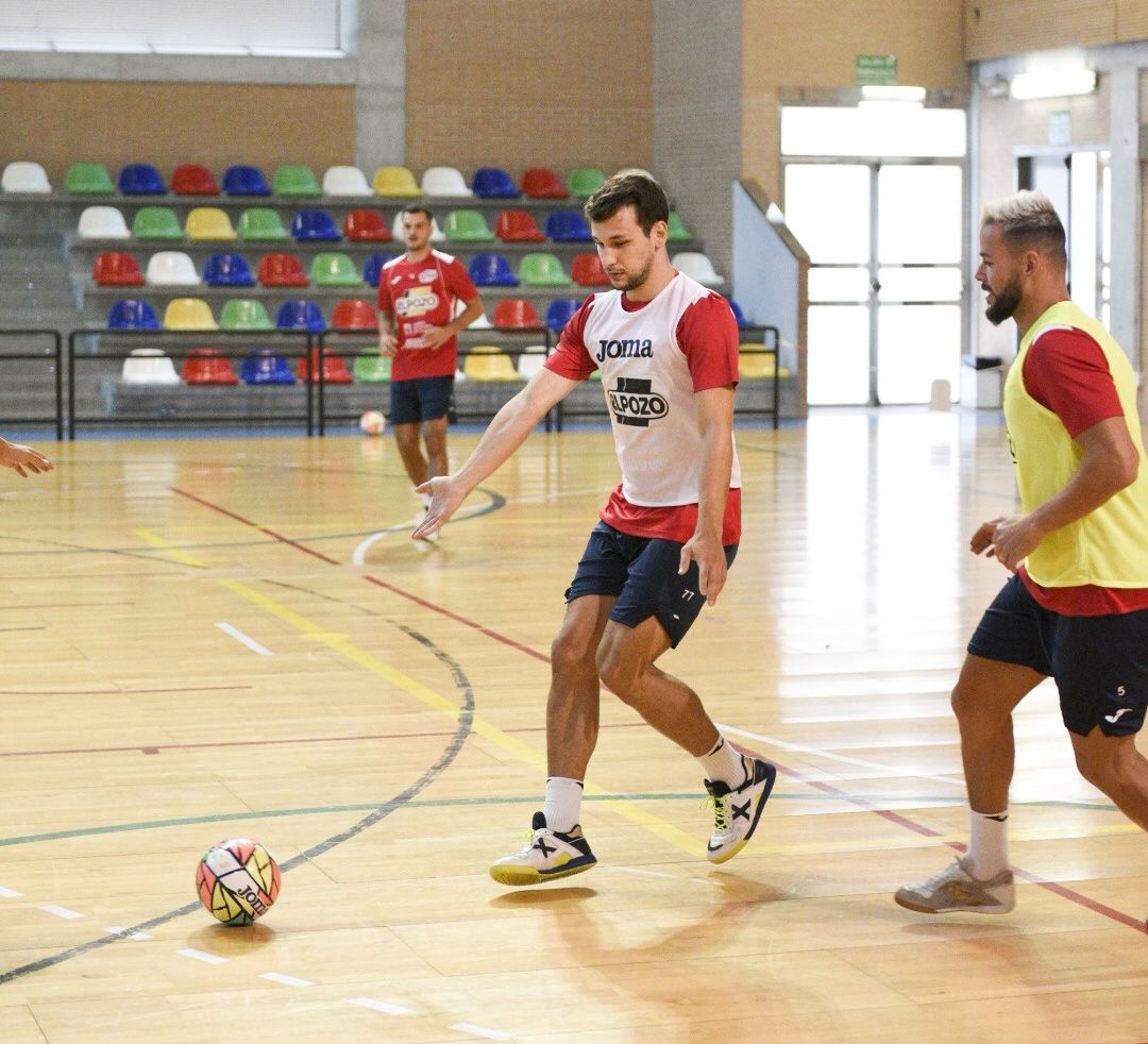 🔙 Regresa <a href="/Ericpv1997/">Eric Pérez</a> con el equipo

💪 Tras su convocatoria con <a href="/SEFutbol/">Selección Española Masculina de Fútbol</a> ya trabaja a las órdenes de <a href="/javi7rodriguez/">Javi Rodriguez</a> para el #DerbiRegional

#ElPozoEresTú #35AñosJuntos