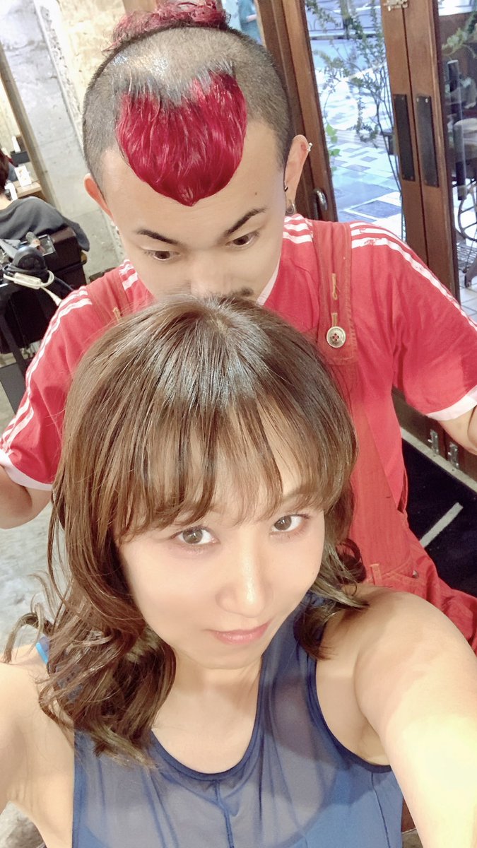 cherry2_s's tweet photo. 美容院に行ってきたよ
インナーカラーはしばらくお休み
ブリーチで毛が死んで汚らしい感じだからいったん伸ばしていこうと思う
たくまくんの前髪❤️なのウケた笑
#むっちりさん #異色肌ギャル #WJガール #週刊実話
#中目黒 #nv7 https://t.co/shLkr28Po7