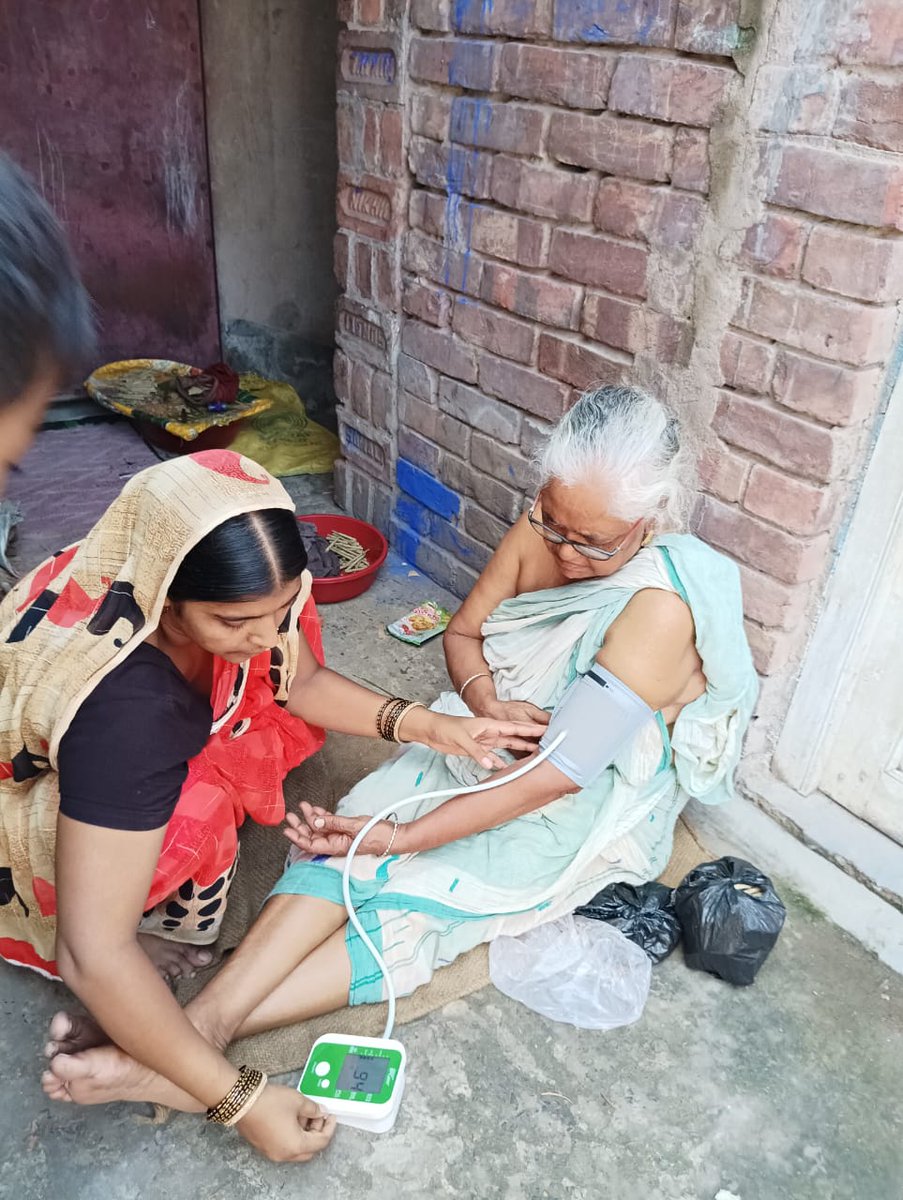 IrfanActive's tweet photo. @DEFindia  द्वारा संचालित #डिजिटलदीदी कार्यक्रम के अंतर्गत  घर- घर स्वास्थ सेवाएं   पहुँचाती डिजिटल दीदियां!
डिजिटल दीदी: हर घर समझदारी एवं सही जानकारी!
#Smartpad #Health #Rural #WomenEmpowerment #Livelihood 
@OsamaManzar @ArpanaSinghal
@AbnerManzar @shalinikala https://t.co/Ei6MnlE6sD