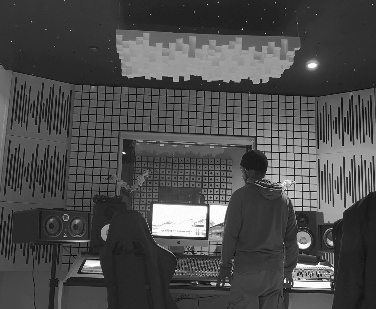 RMbeatmaker's tweet image. Les derniers détails des Mix des projets de ce mois après on passe au Mastering 🎚️🎚️