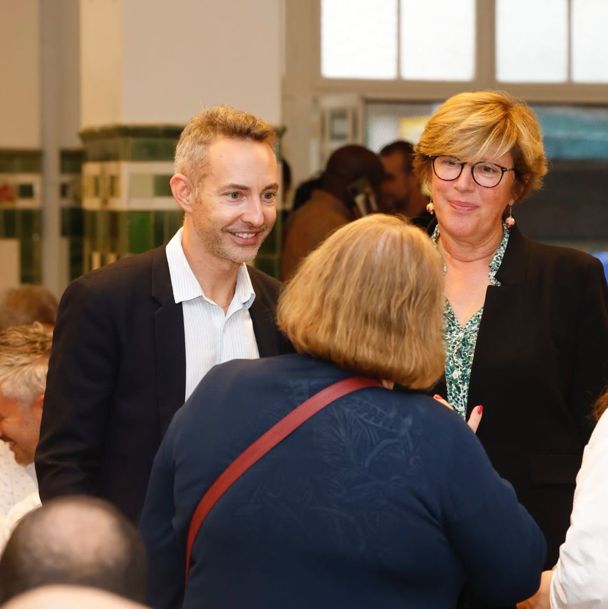 IanBrossat's tweet photo. Merci à nos gardiennes et nos gardiens d'immeubles qui sont à pied d'œuvre tous les jours pour la qualité de vie des habitants. 

Heureux d'échanger ce midi avec eux ce midi à l'occasion du séminaire organisé par @ElogieSiemp. 

Reconnaissance et gratitude. https://t.co/RrgEcvxPOb