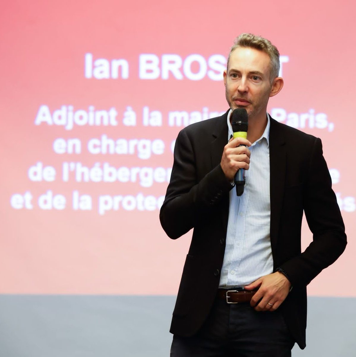 Merci à nos gardiennes et nos gardiens d'immeubles qui sont à pied d'œuvre tous les jours pour la qualité de vie des habitants. 

Heureux d'échanger ce midi avec eux ce midi à l'occasion du séminaire organisé par <a href="/ElogieSiemp/">Elogie-Siemp</a>. 

Reconnaissance et gratitude.