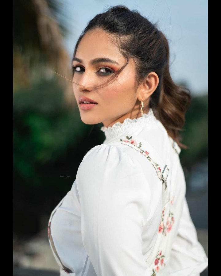 F6ipoWlWAAADGJv?format=jpg&name=900x900