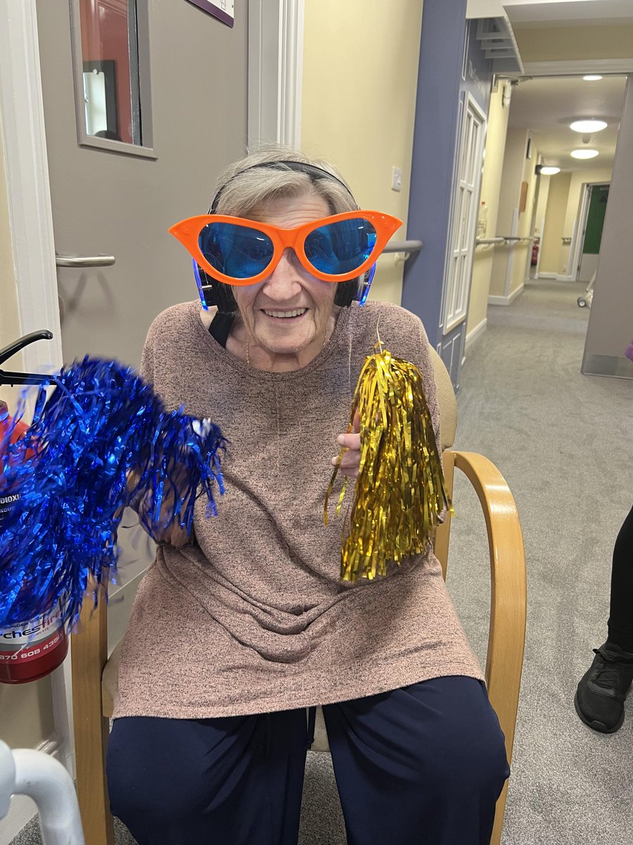 BorrageHouse's tweet image. #thursdayvibes @BorrageHouse yesterday we had a fabulous #silent disco. We sang, laughed and #Danced @StarFabricCare @SarahPAitken @minahan @AnchorLaterLife @SweetShotSnaps @hi