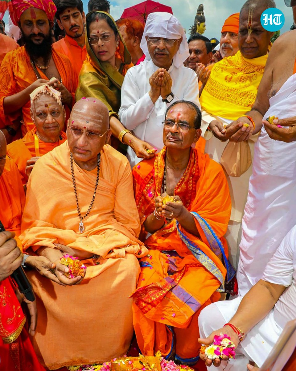 #MadhyaPradesh chief minister Shivraj Singh Chouhan unveiled the 'Ekatmata Ki Pratima' or 'Statue of Oneness' of #AdiShankaracharya in Omkareshwar

hindustantimes.com/india-news/mad…