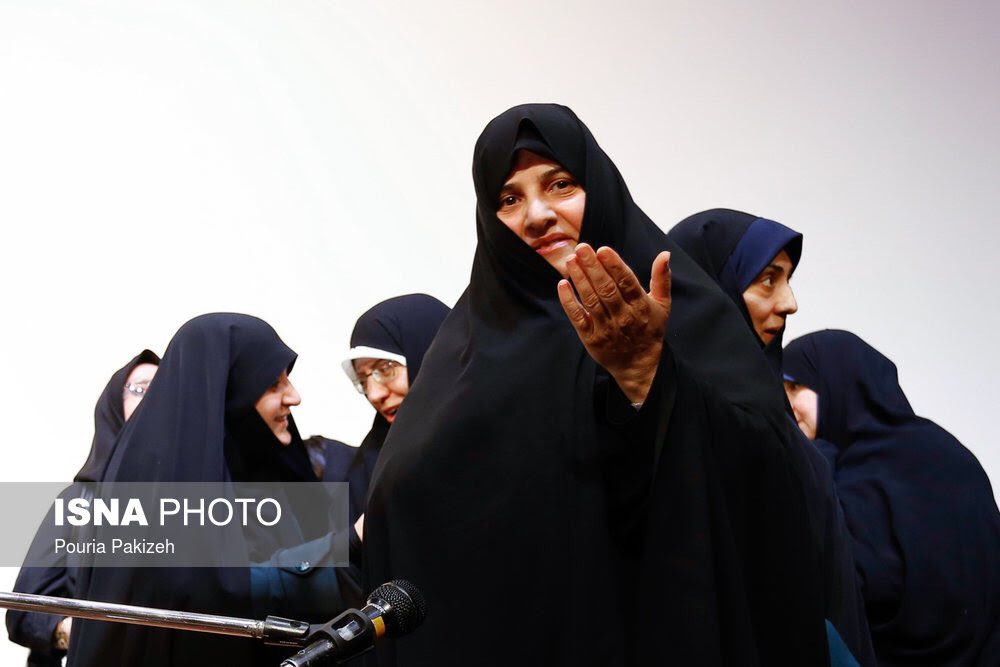 SaraMassoumi's tweet photo. 🎙️جمیله علم الهدی همسر ابراهیم رئیسی در گفت‌وگو با نیوزویک:

مردان در ایران ترجیح می‌دهند از همسر خود نخواهند که کار کند یا پولی به خانه بیاورد. 

زنان به عنوان افرادی در نظر گرفته می‌شوند که در مقام مادر، همسر یا دختر با مردان عشق را به اشتراک می‌گذارند. https://t.co/euAgd7Dv6a