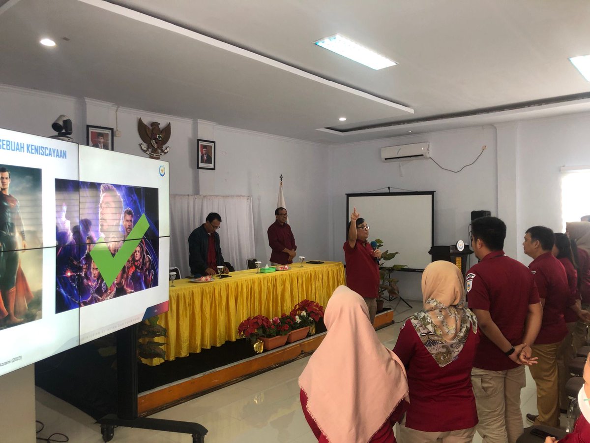 Pada pertemuan itu, @om_trian menyampaikan agar core values ASN dapat dipedomani dalam melakukan pekerjaan sehari-hari sehingga dapat terwujud pelayanan prima kepada masyarakat kelautan dan perikanan

#KKPThrive #DJPTBersinergi #EkonomiBiru