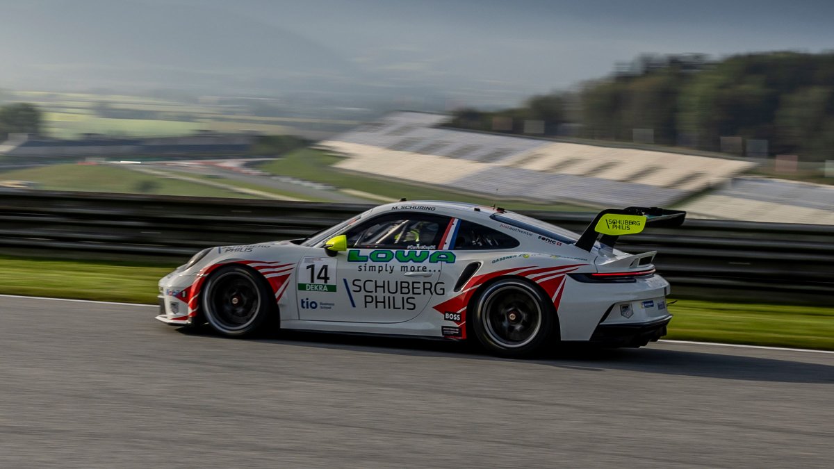 CarreraCupDE's tweet photo. #PorscheCarreraCupDE – Morris Schuring (#FachAutoTech #911GT3Cup no. 14) is fastest also in #CarreraCupDE test session 2 on #RedBullRing, followed by @LeonKoehler77 (Proton Competition no. 77).
Live-Timing➡️
https://t.co/1yUs4T8Odw https://t.co/OPnmTNZtKn