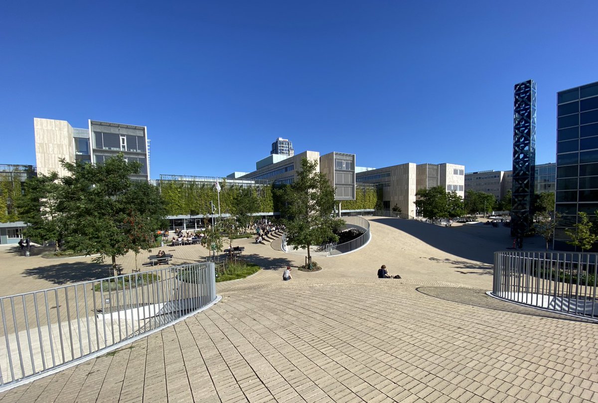 Heute Vorlesung und Seminardiskussion zu #Identitätspolitik und zum Roman „Identitti“ von <a href="/Msanyal/">mithu sanyal</a> an der <a href="/UCPH_Research/">University of Copenhagen Research</a>. <a href="/EUErasmusPlus/">Erasmus+</a> <a href="/Uni_Stuttgart/">Uni Stuttgart</a> #Literaturwissenschaft #Germanistik