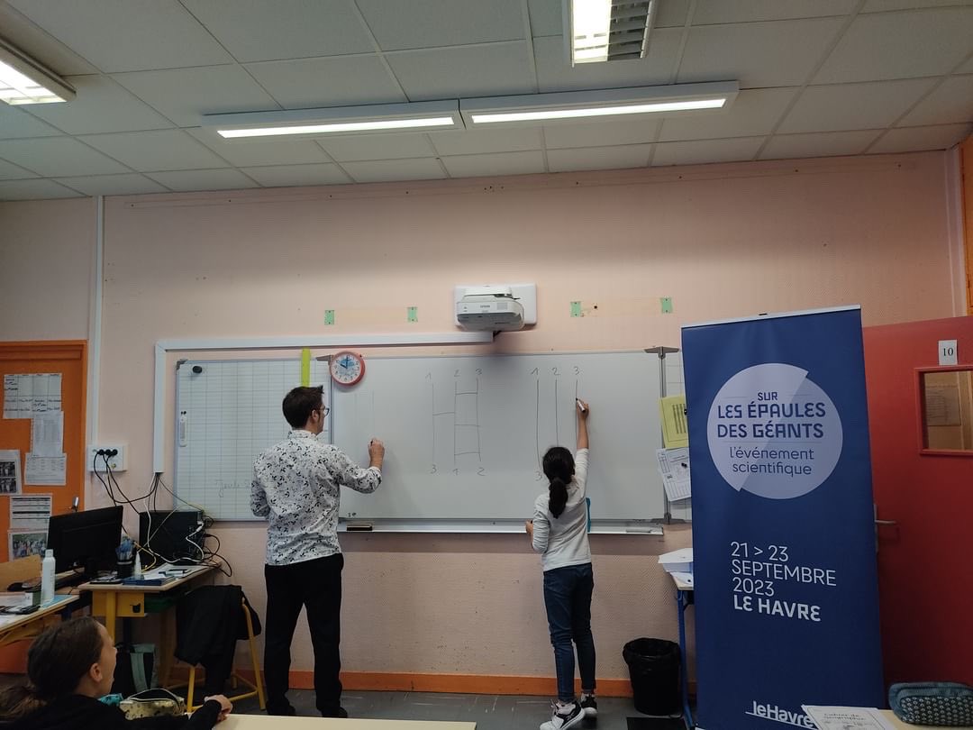 FondBPascal's tweet image. 📸 Voici quelques clichés captivants de l'intervention inspirante de Stéphane Gaussent, notre correspondant régional, ce matin lors d'un Coding Goûter avec @Exploradome au Festival Les Épaules des Géants ! 🌟#CodingGoûter
#Exploradome
#ÉpaulesDesGéants
#Festival
#Intervention