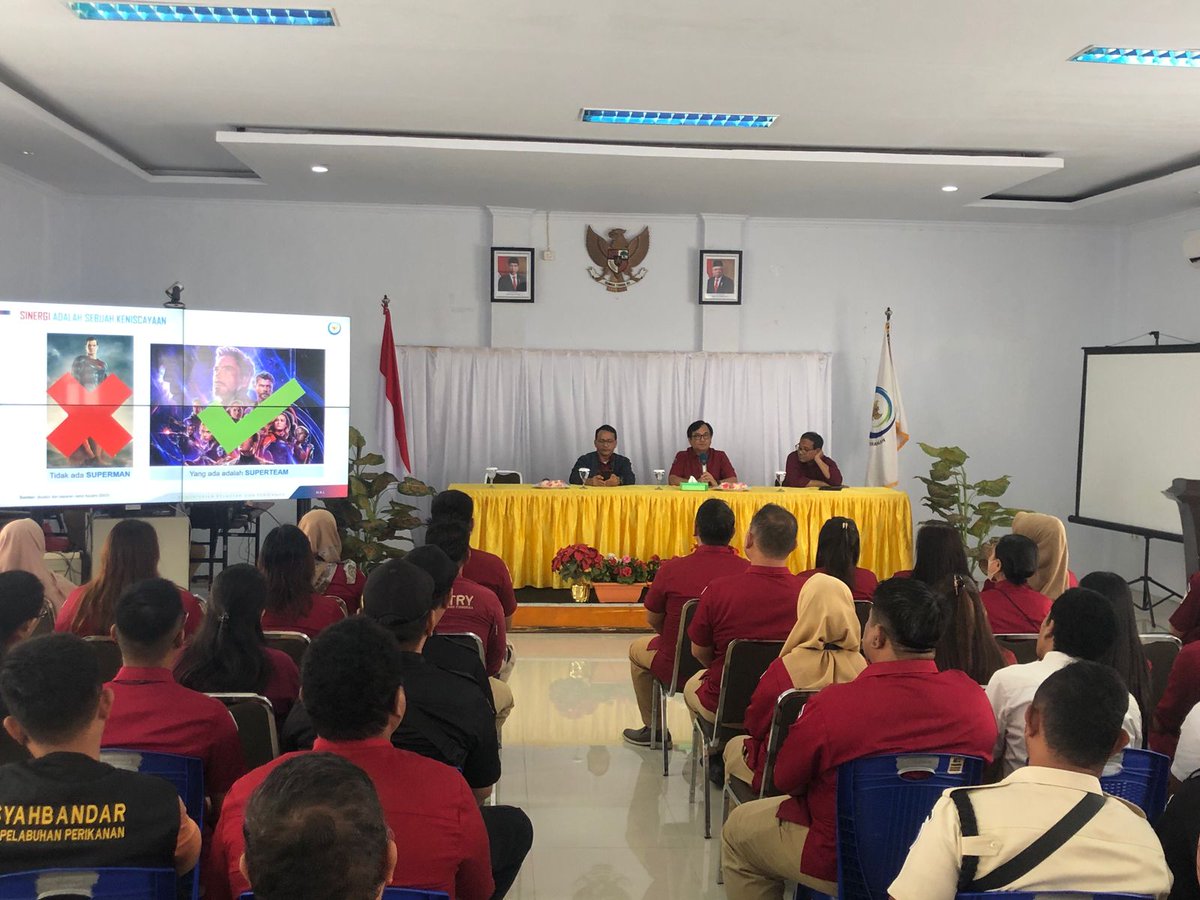 Untuk mewujudkan hal itu, berbagai langkah dilakukan salah satunya dengan pembinaan dan internalisasi core values ASN yang hari ini (21/9) dilaksanakan Sesditjen <a href="/djpt_kkp/">Direktorat Jenderal Perikanan Tangkap</a> <a href="/Om_trian/">Om Yunanda</a> dan Inspektur II @ITJEN_KKP Lutfi di PPS Bitung

#KKPThrive #DJPTBersinergi #EkonomiBiru