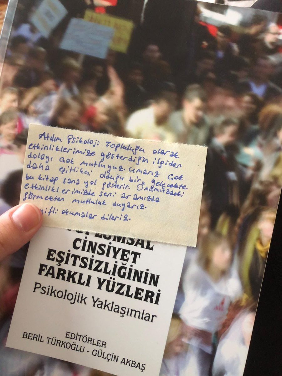 AtilimPsy's tweet photo. Geçtiğimiz dönem yaptığımız çekilişte "Toplumsal Cinsiyet Eşitsizliğinin Farklı Yüzleri: Psikolojik Yaklaşımlar" adlı kitabımız kazananımıza ulaşmıştı, biraz gecikmeli de olsa kendisinin gönderdiği fotoğrafı paylaşmak istedik. İyi okumalar dileriz 📖 https://t.co/Qt5G2yqXM3