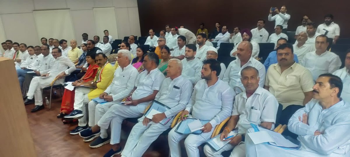 INCashishsaini's tweet photo. अखिल भारतीय कांग्रेस कमेटी ओबीसी विभाग की राष्ट्रीय कार्यकारिणी बैठक में प्रभारी ���्री @KRajuINC जी एवं राष्ट्रीय अध्यक्ष @CaptAjayYadav जी द्वारा निर्देश दिए गए

@INCIndia ने ओबीसी आरक्षण एवं महिला आरक्षण विधेयक पर अपनी राय स्पष्ट कर दी है। https://t.co/Zs2iChZ4PZ