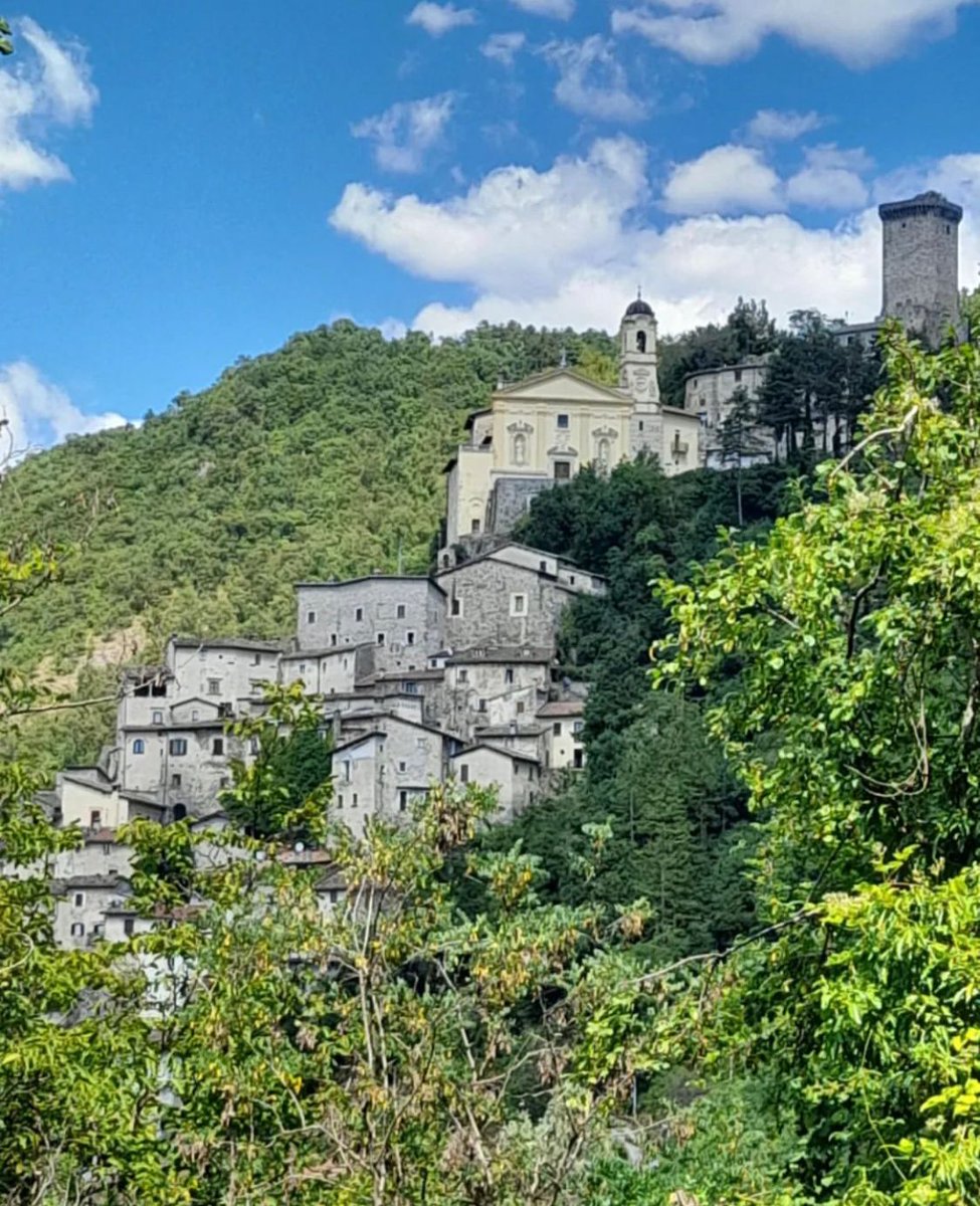 visit_lazio's tweet photo. #Cantalice, in provincia di #Rieti, è un piccolo borgo della #Sabina arroccato su un colle a 660 mt d'altezza sul versante occidentale del #MonteTerminillo, dal paese si gode di una vista unica sulla valle reatina

📷 Ig roberta.1605

#VisitLazio #LazioIsMe #LazioEternaScoperta https://t.co/tkcQpY7UyQ