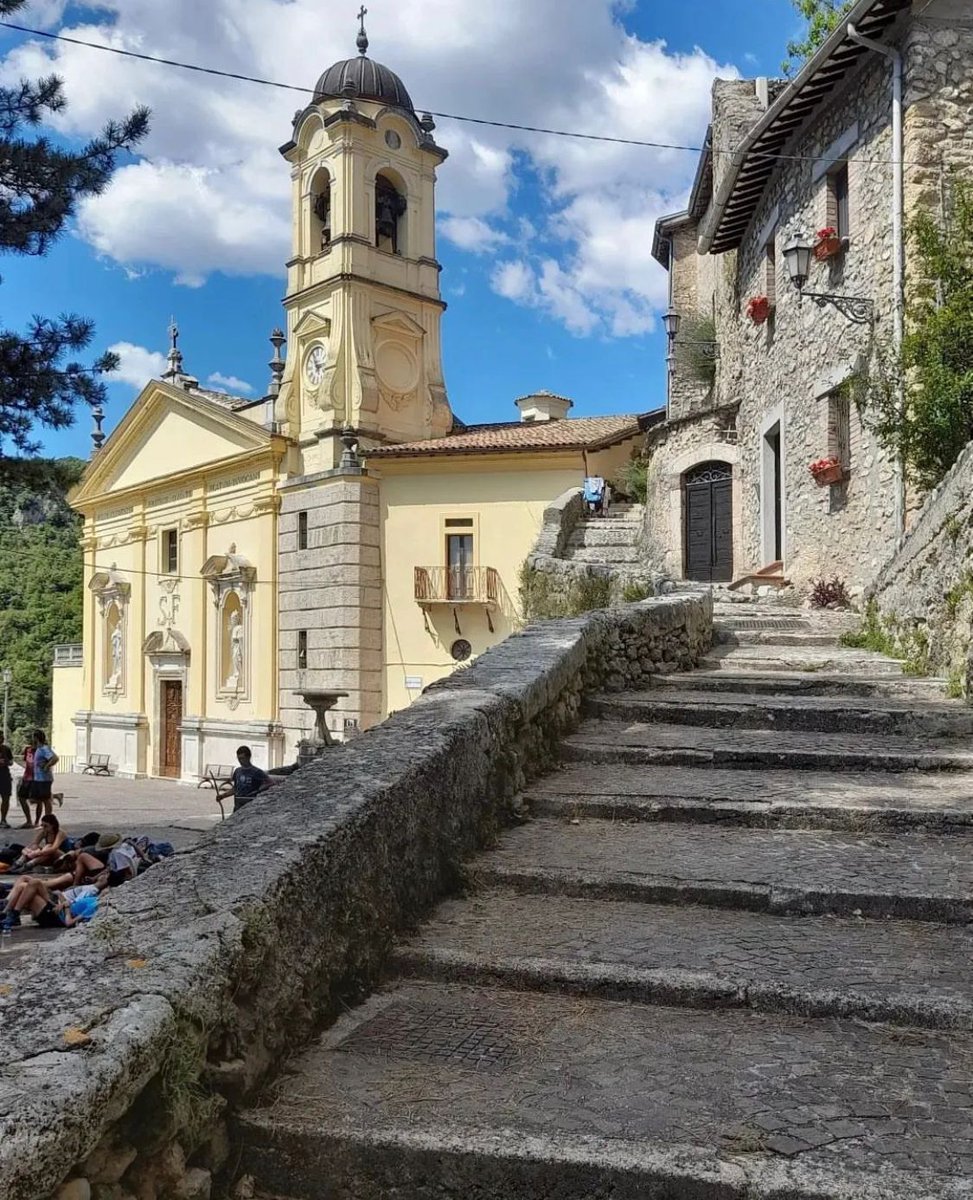 visit_lazio's tweet photo. #Cantalice, in provincia di #Rieti, è un piccolo borgo della #Sabina arroccato su un colle a 660 mt d'altezza sul versante occidentale del #MonteTerminillo, dal paese si gode di una vista unica sulla valle reatina

📷 Ig roberta.1605

#VisitLazio #LazioIsMe #LazioEternaScoperta https://t.co/tkcQpY7UyQ