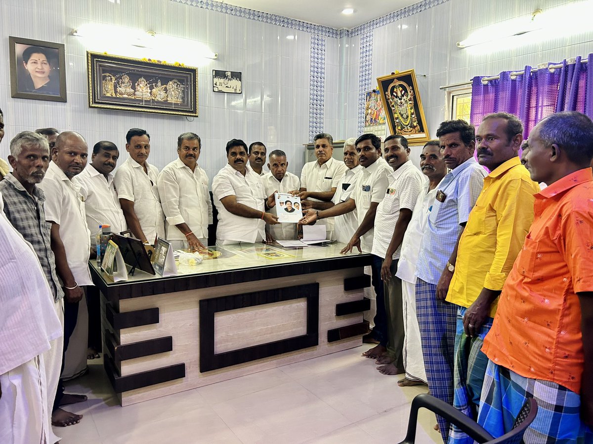 DVelazhaganofl's tweet photo. இக்கூட்டத்தில் ஒன்றிய, ஊராட்சி மற்றும் கிளைக்  கழக செயலாளர்கள், நிர்வாகிகள் மற்றும் சார்பு அணி செயலாளர்கள் மற்றும் நிர்வாகிகள் கலந்து கொண்டு சிறப்பித்தனர்… https://t.co/kKaEkSWN1J