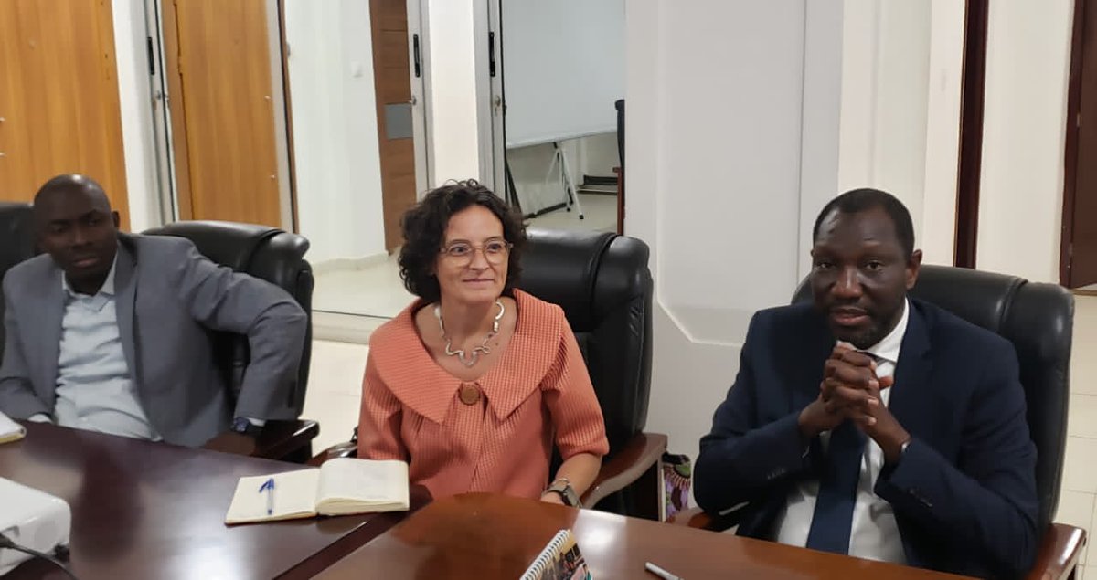 En mission à Conakry, le Directeur du Bureau Régional de <a href="/UNHABITAT/">UN-Habitat</a> pour l'Afrique, <a href="/syllaoumar1969/">Oumar Sylla</a> a été reçu mardi par le ministre de l’Urbanisme, de l'Habitat et de l'Aménagement du Territoire.
<a href="/GouvGN/">Gouvernement GN</a> 🇬🇳 <a href="/UEenguinee/">Délégation de l'Union européenne en Guinée</a> 🇪🇺 
#UNHabitat
#MUHAT
#SNU